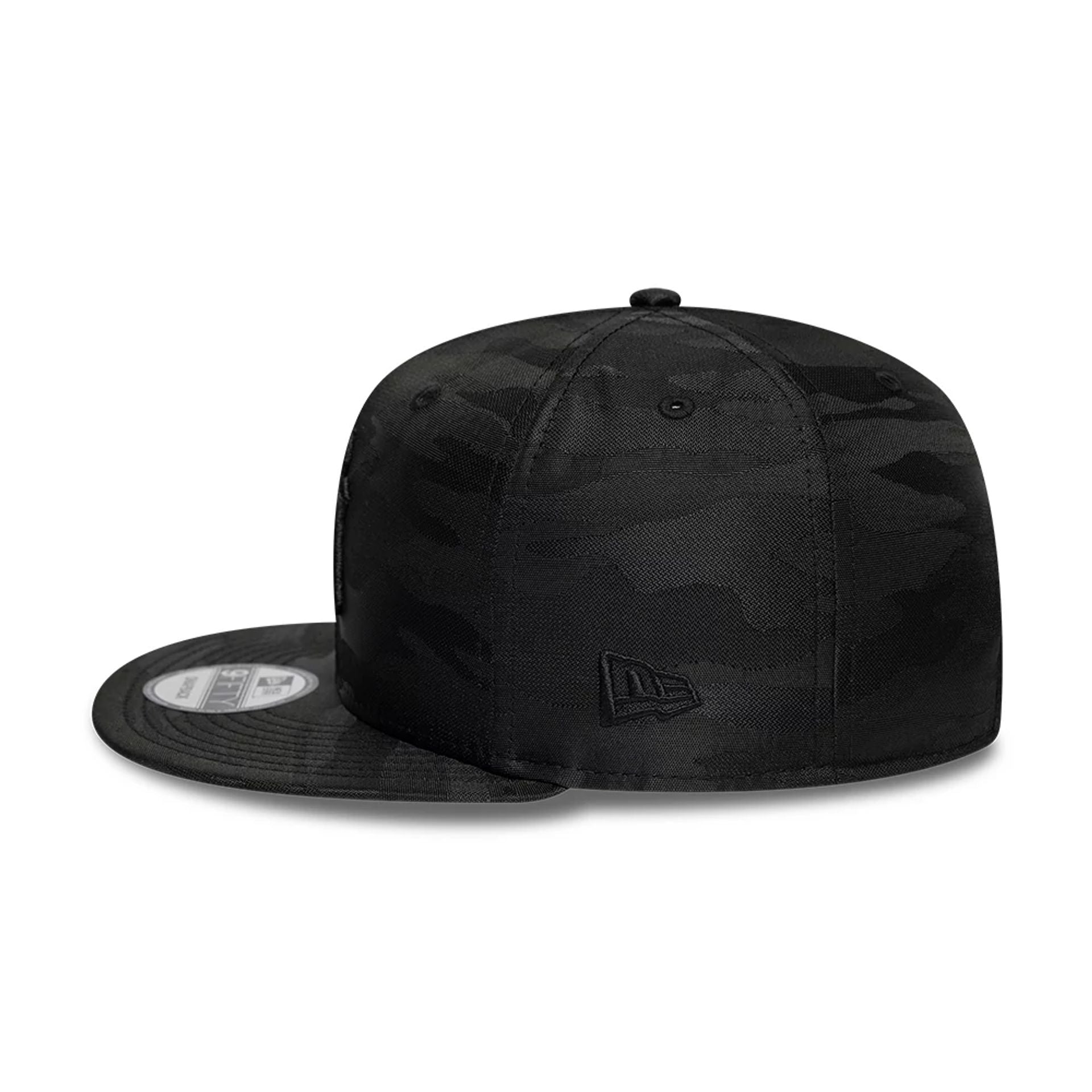 Pictured is this MLB Black On Black New York Yankees 9FIFTY Snapback cap in black. 4