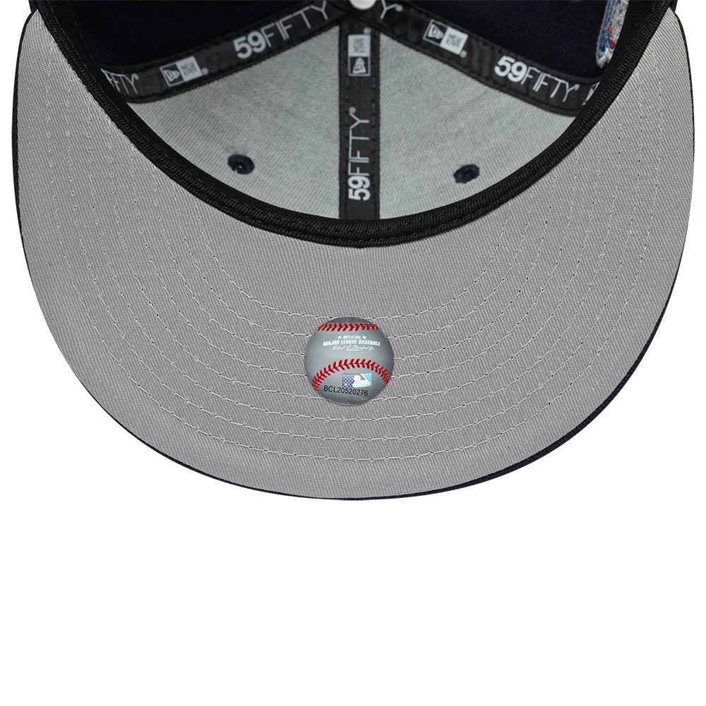 Pictured is this MLB Rose New York Yankees 59FIFTY Fitted cap in navy. 2