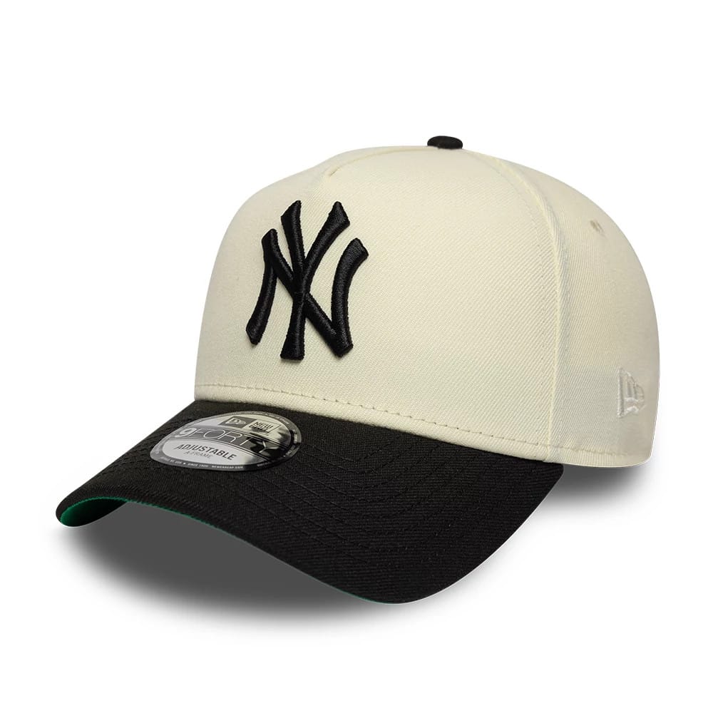 Pictured is this MLB Cooperstown New York Yankees 9FORTY A-Frame cap in white & black. 4