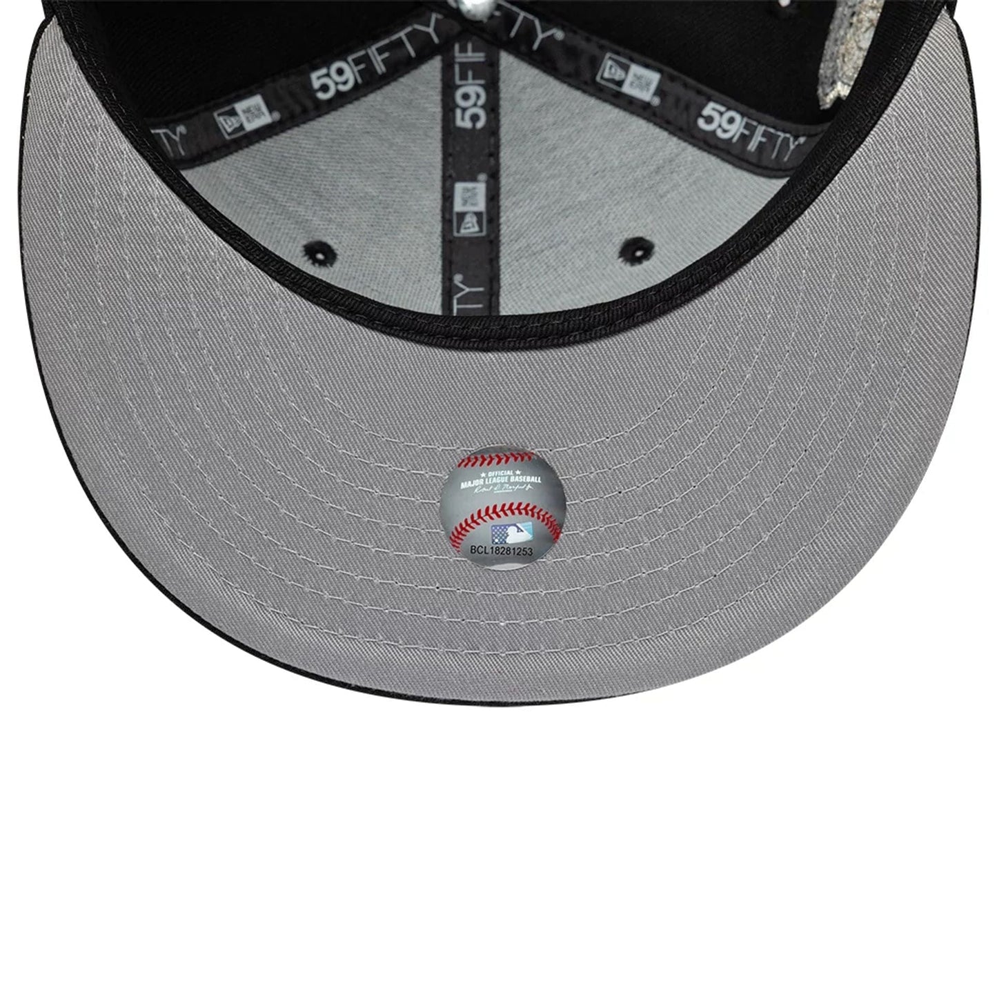 Pictured is this MLB Rose New York Yankees 59FIFTY Fitted cap in black. 2