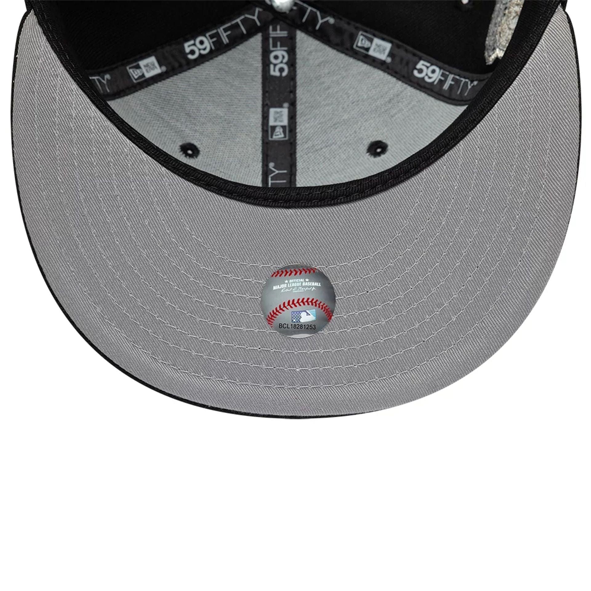 Pictured is this MLB Rose New York Yankees 59FIFTY Fitted cap in black. 2