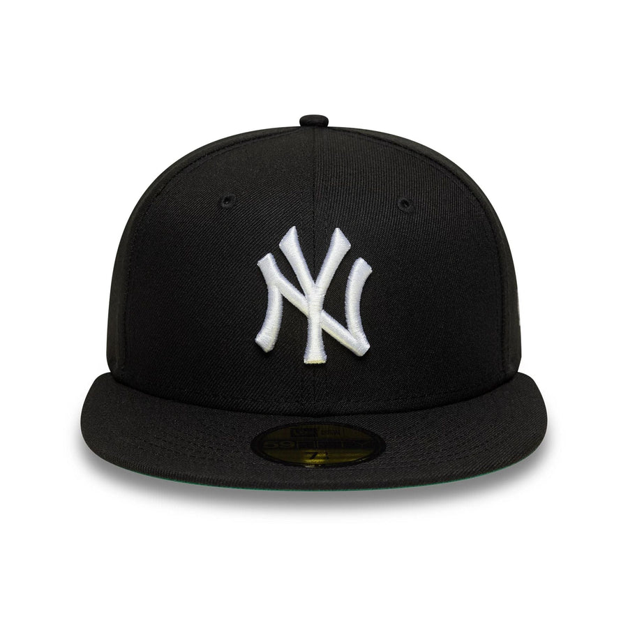 This is a New York Yankees MLB Black 59FIFTY Fitted Cap 3