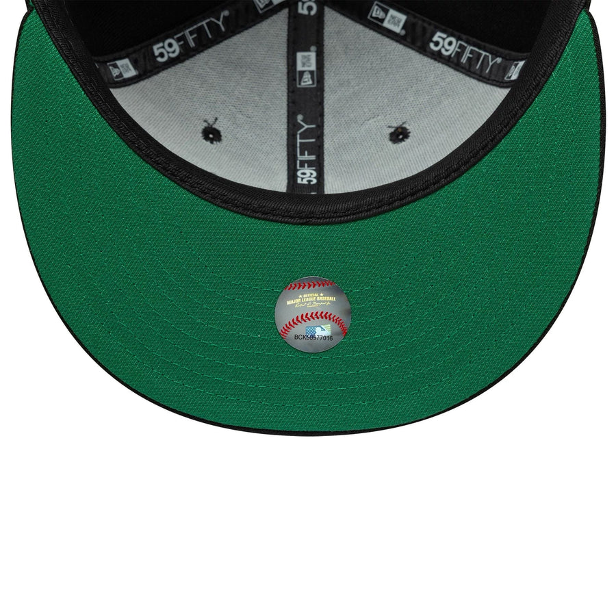 This is a New York Yankees MLB Black 59FIFTY Fitted Cap 2