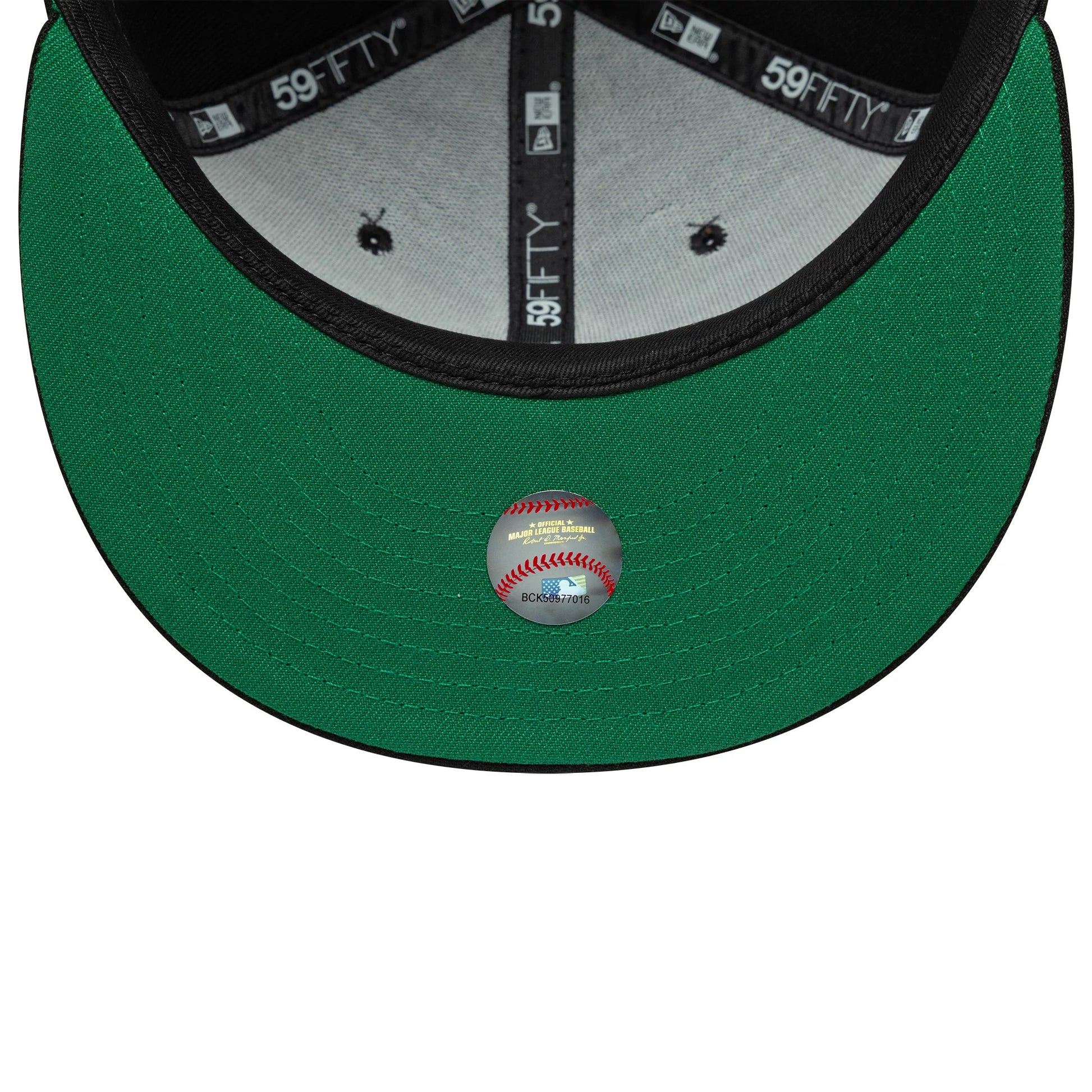This is a New York Yankees MLB Black 59FIFTY Fitted Cap 2