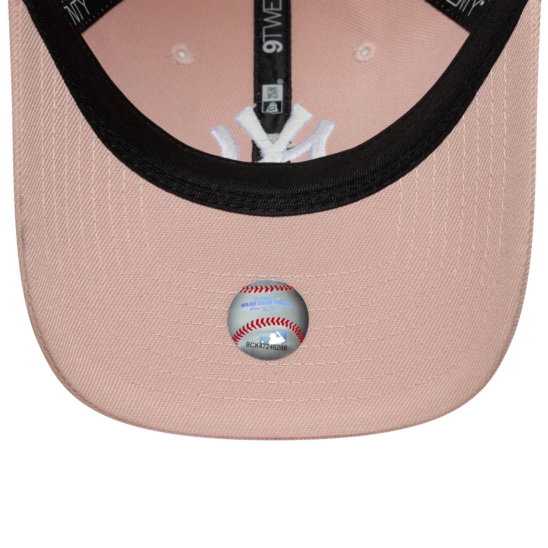 This is a New York Yankees MLB Pink 9TWENTY Adjustable Cap 7