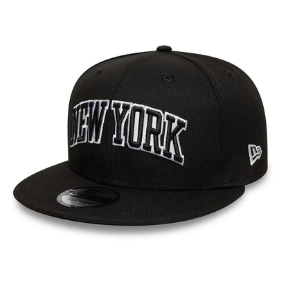 This is a New Era New York Black 9FIFTY Snapback Adjustable Cap 1