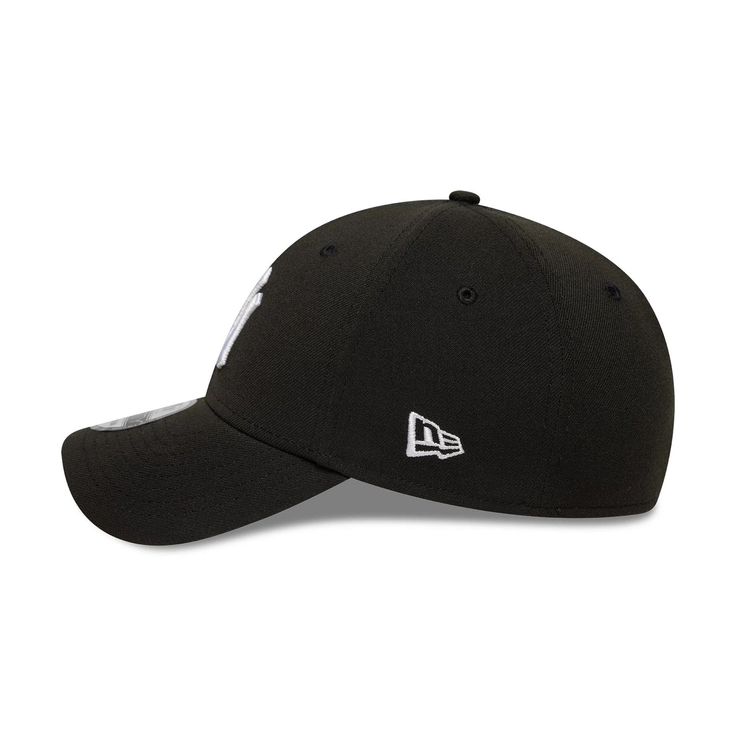 This is a New York Yankees MLB Black 39THIRTY Stretch Fit Cap 4
