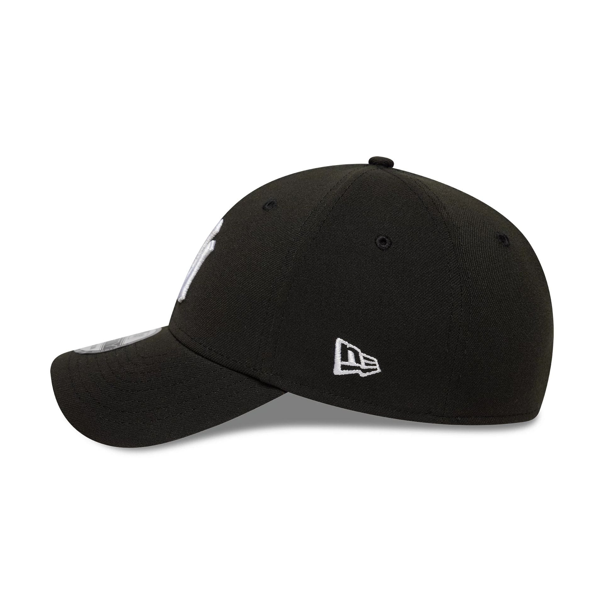 This is a New York Yankees MLB Black 39THIRTY Stretch Fit Cap 4