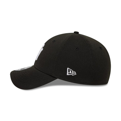 This is a New York Yankees MLB Black 39THIRTY Stretch Fit Cap 4