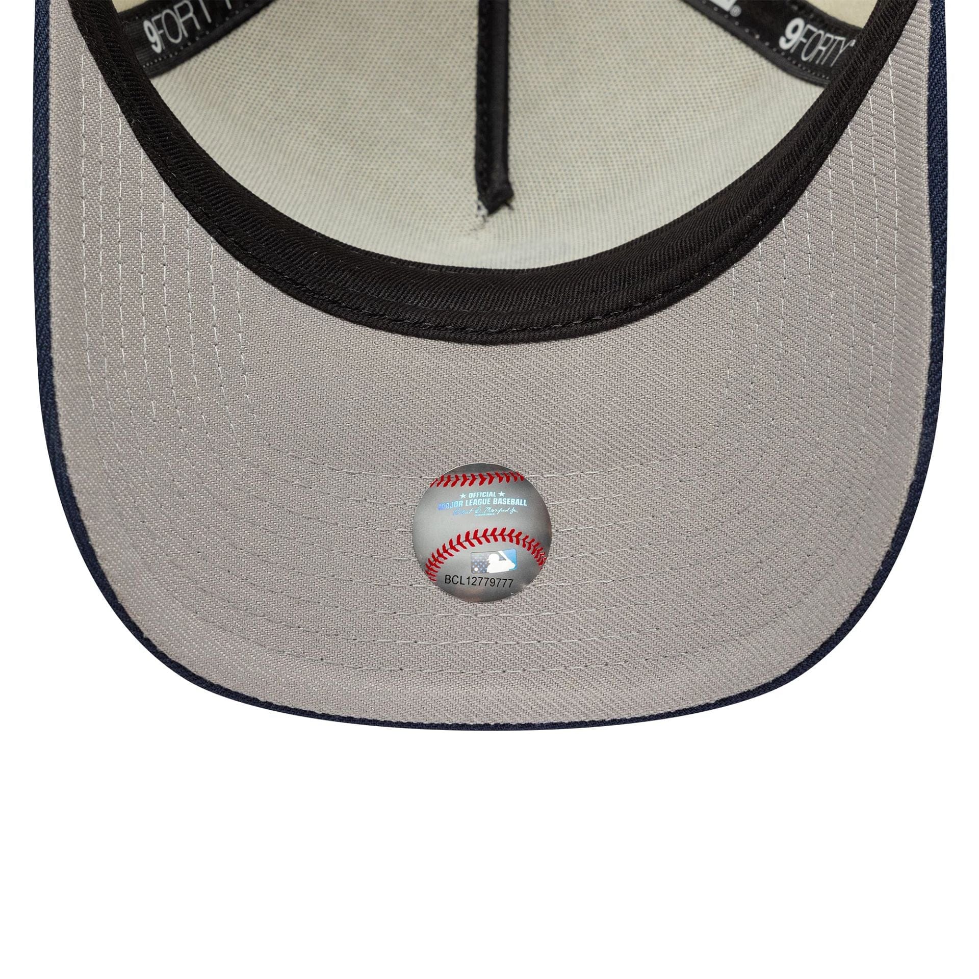 This is a Chicago White Sox MLB Chrome Blue Contrast Cream 9FORTY A-Frame Adjustable Cap 2