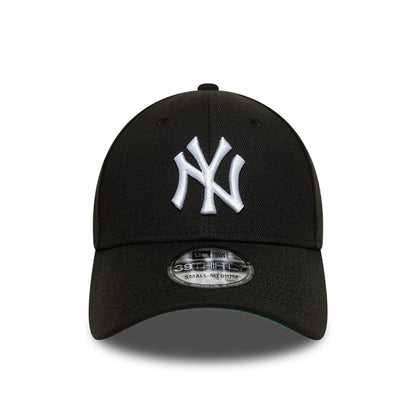 This is a New York Yankees MLB Black 39THIRTY Stretch Fit Cap 3