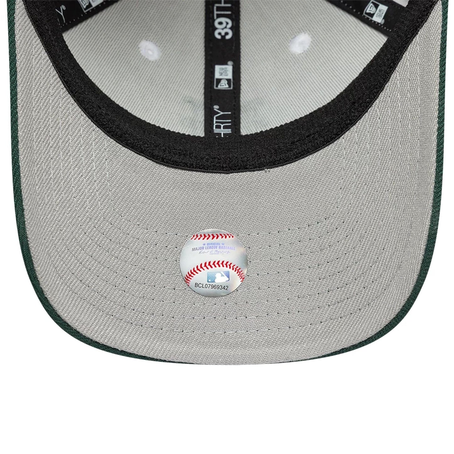 This is a New York Mets MLB White 39THIRTY Stretch Fit Cap 2