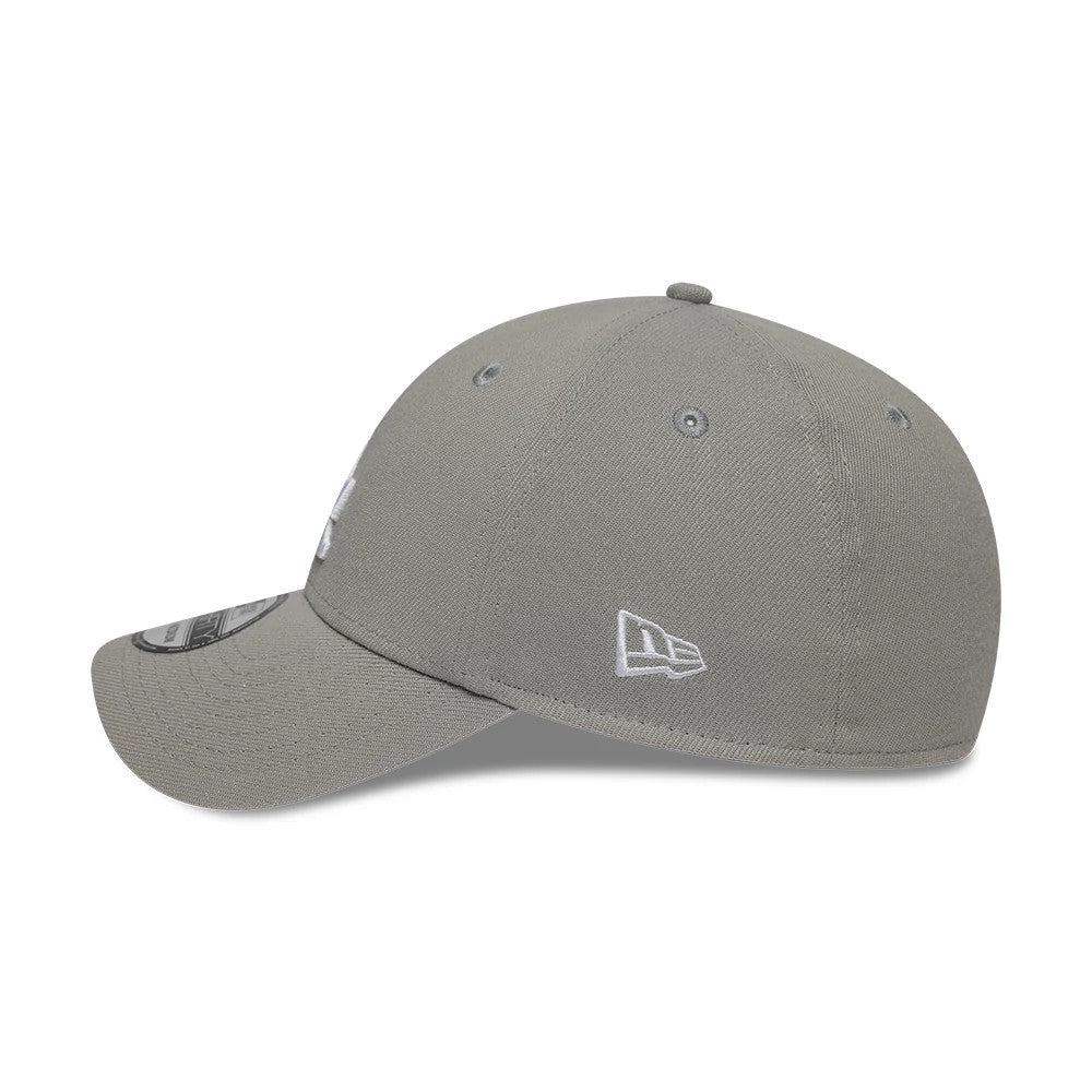LA Dodgers MLB Grey New Era 39THIRTY Stretch Fit Cap, side view showing the white embroidered New Era flag logo on the left side, slight curve to the visor, and 39THIRTY size sticker on the grey structured crown.