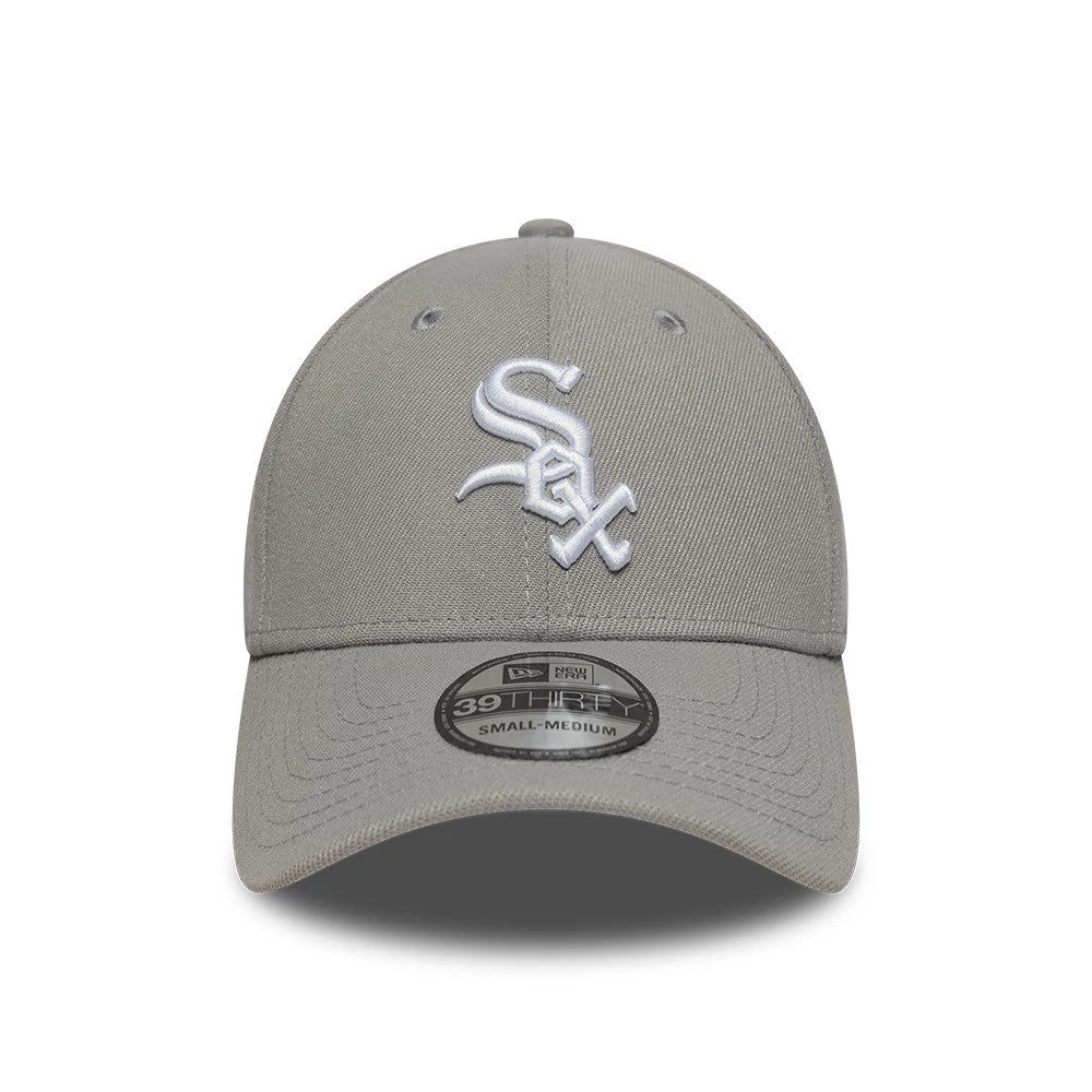 Chicago White Sox MLB Grey New Era 39THIRTY Stretch Fit Cap, front view showing the raised white embroidered Sox logo on the grey front panels, with a curved grey visor featuring a 39THIRTY size sticker at the centre.