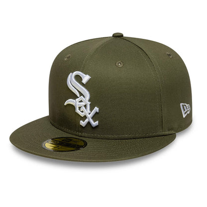 Chicago White Sox MLB Green New Era 59FIFTY Fitted Cap, three-quarter view showing the prominent white embroidered Sox logo on the front panel, a structured green crown with eyelets, and a flat visor with a gold 59FIFTY size sticker.