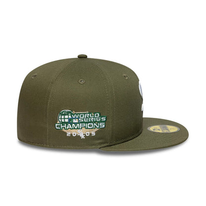 Chicago White Sox MLB Green New Era 59FIFTY Fitted Cap, side view showing the green and white embroidered World Series Champions 2005 logo on the structured green crown, with a flat green visor and a gold 59FIFTY size sticker.