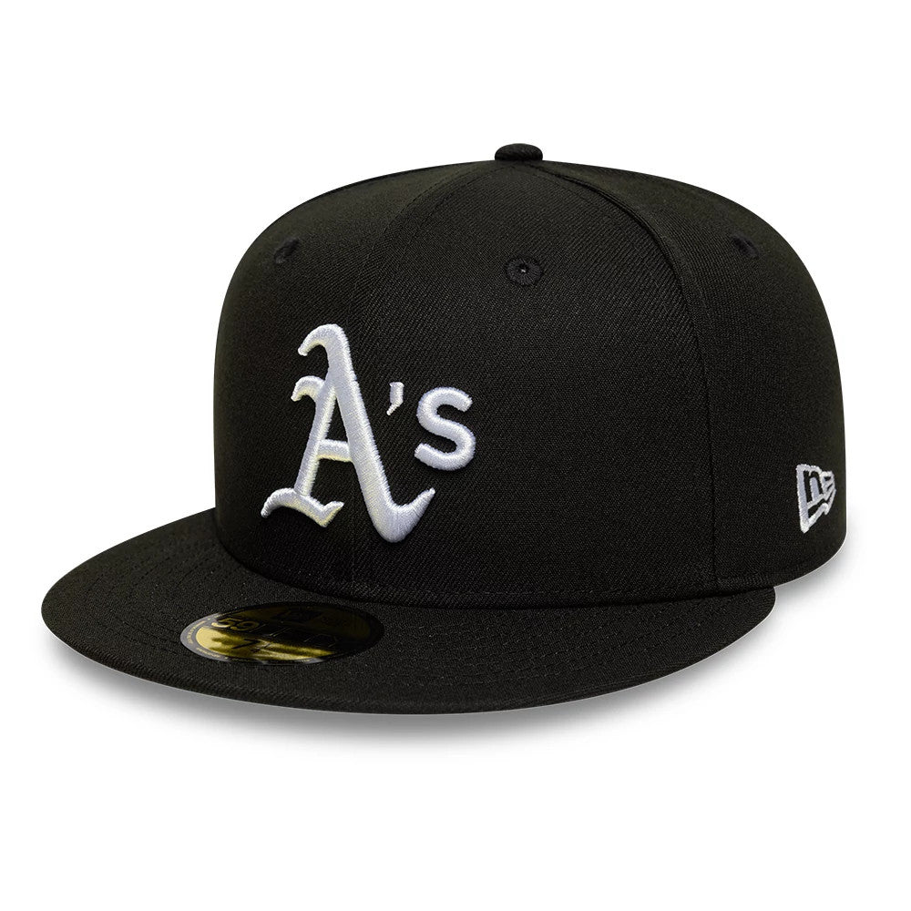 Athletics MLB Black New Era 59FIFTY Fitted Cap, front view showing a white raised embroidered A’s logo on the front panel, a black flat visor with a gold 59FIFTY size sticker, and the New Era flag logo on the left side.