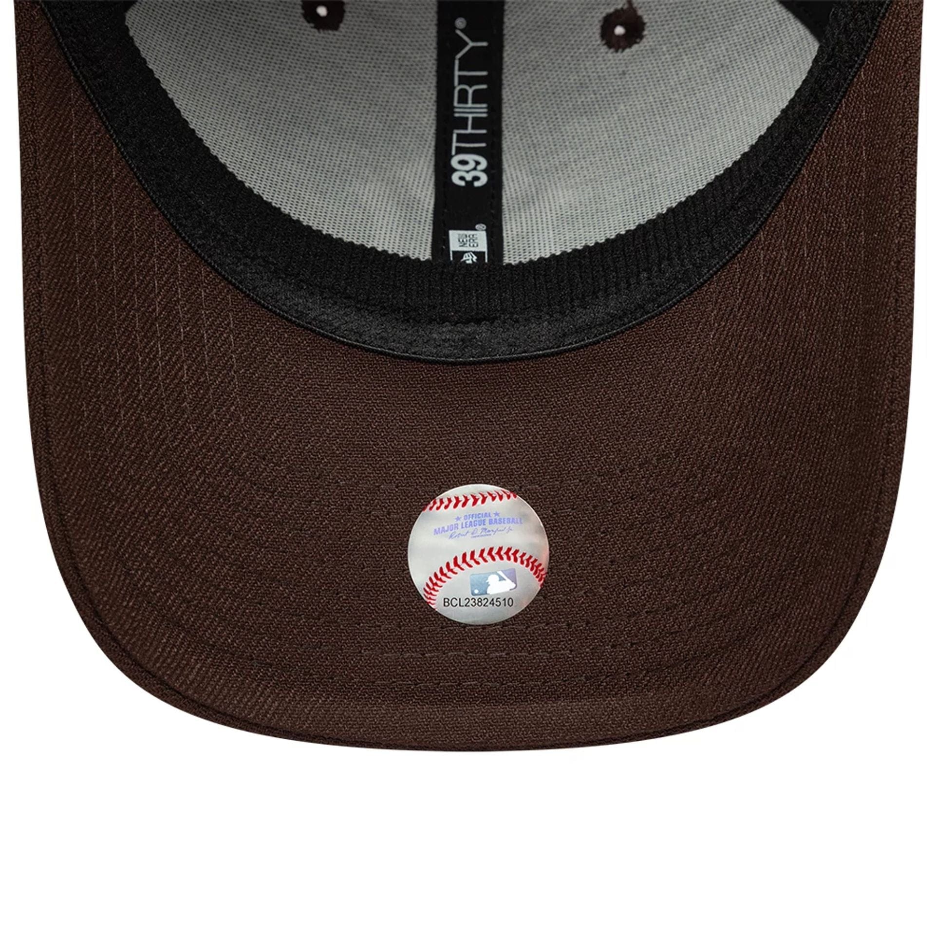 This is a New York Yankees MLB Dark Brown 39THIRTY Stretch Fit Cap 7