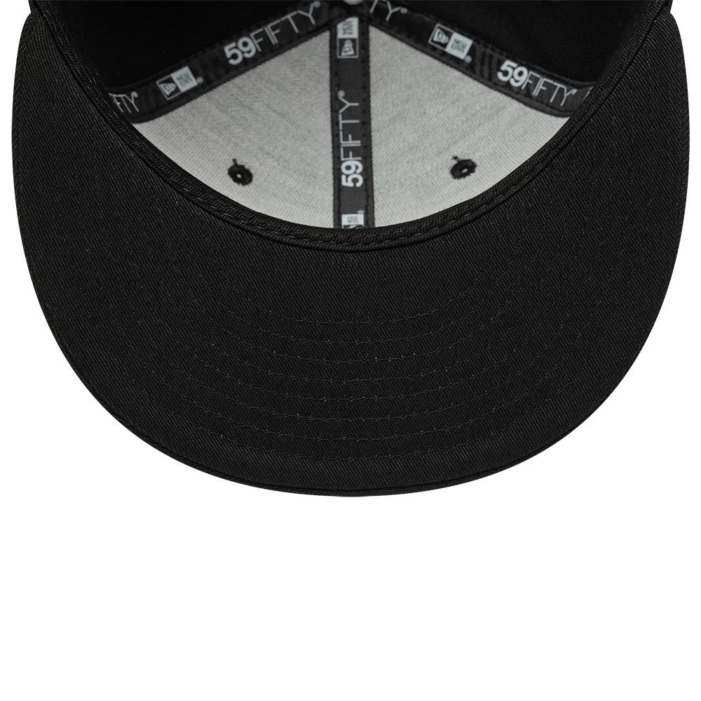 Pictured is this Red Bull Racing 59FIFTY Fitted cap in black. 7