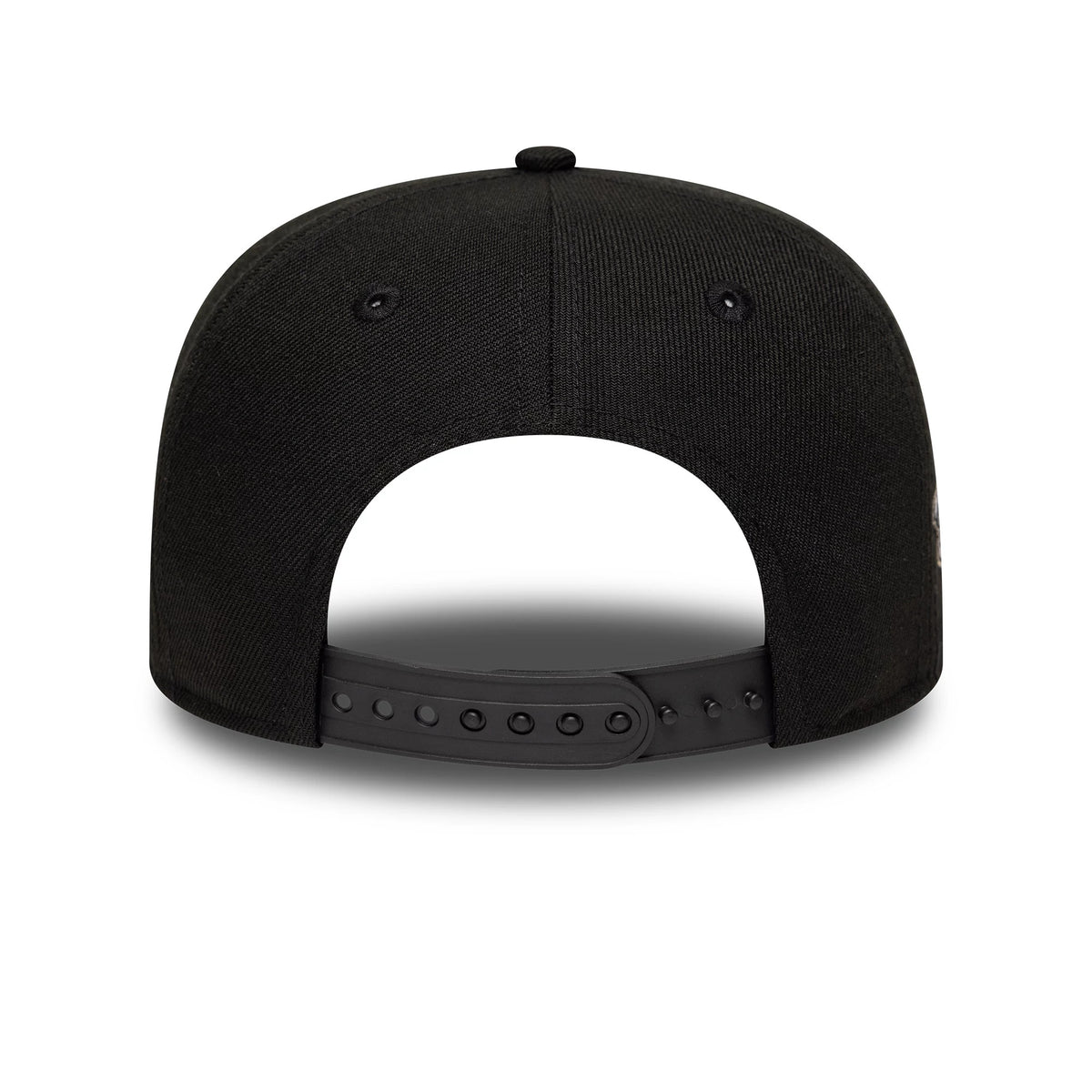 Pictured is this Youth MLB New York Yankees 9FIFTY Snapback cap in black. 6