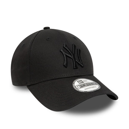 This is a New York Yankees Essential Black on Black 9FORTY Cap 3