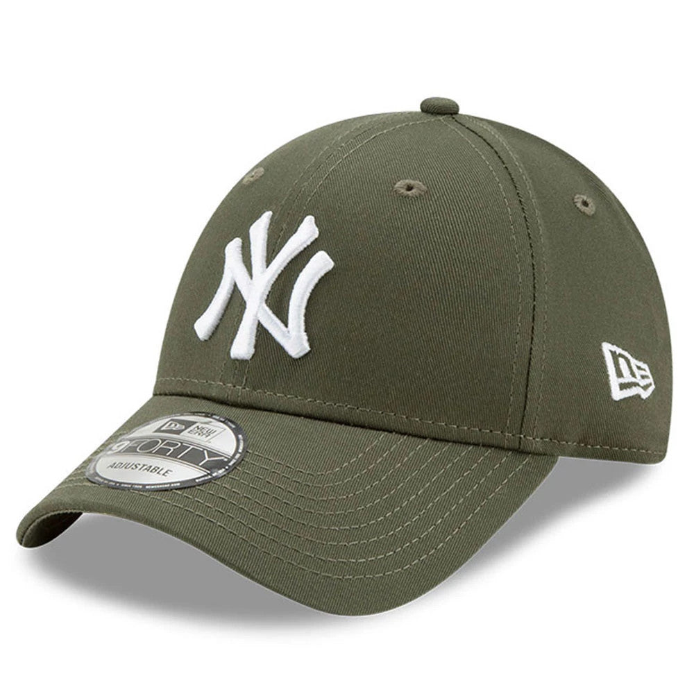 This is a New York Yankees Essential Green 9FORTY Cap 1