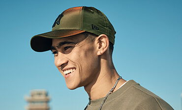 Male fashion model wearing New York Yankees green iridescent 9FORTY hat