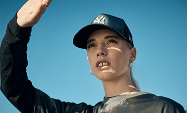 Female fashion model wearing New York Yankees navy blue iridescent 9FORTY trucker hat