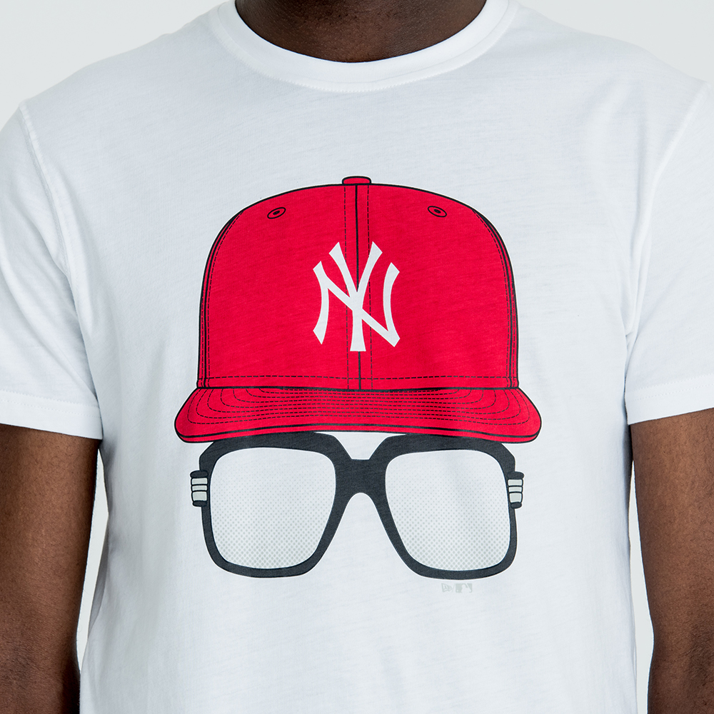 New York Yankees Cap and Glasses Tee