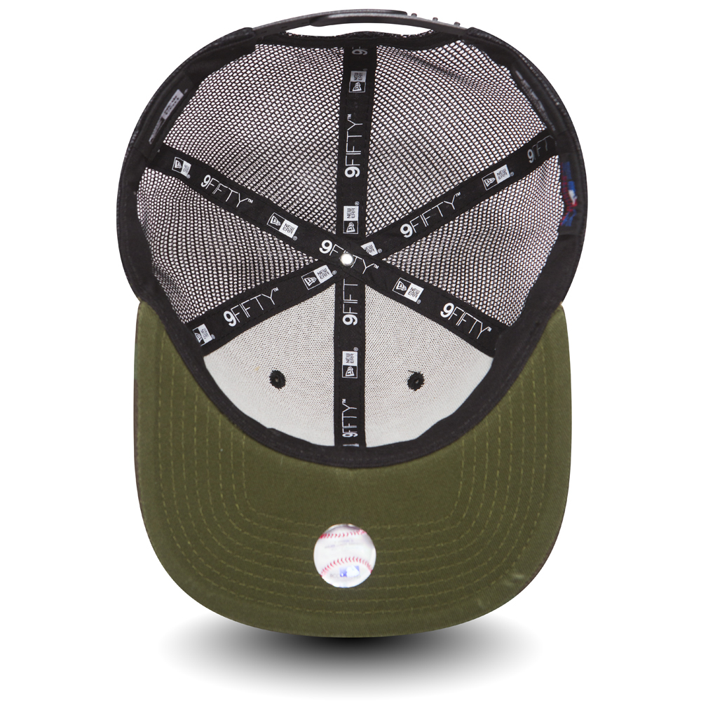 New York Yankees Washed Camo 9FIFTY Trucker