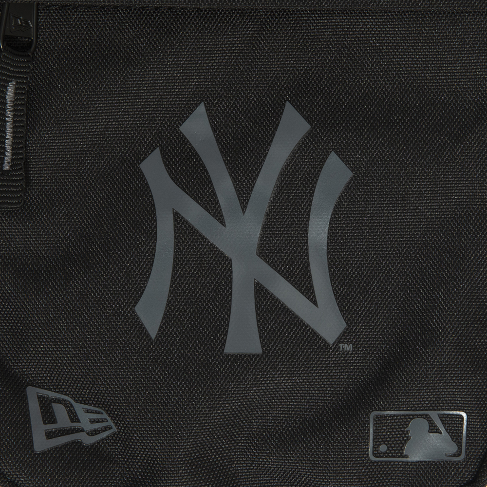 New York Yankees Logo Black Side Bag