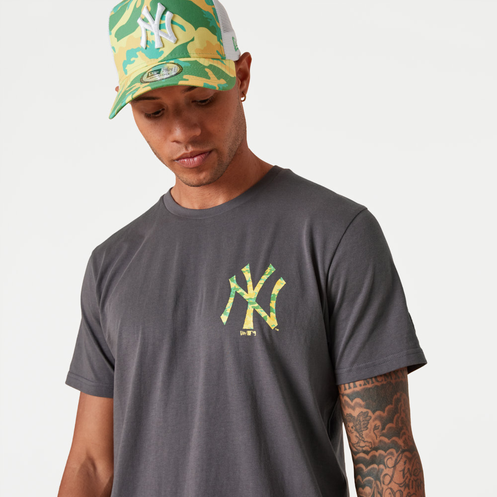 New York Yankees MLB Team Logo Dark Grey T-Shirt