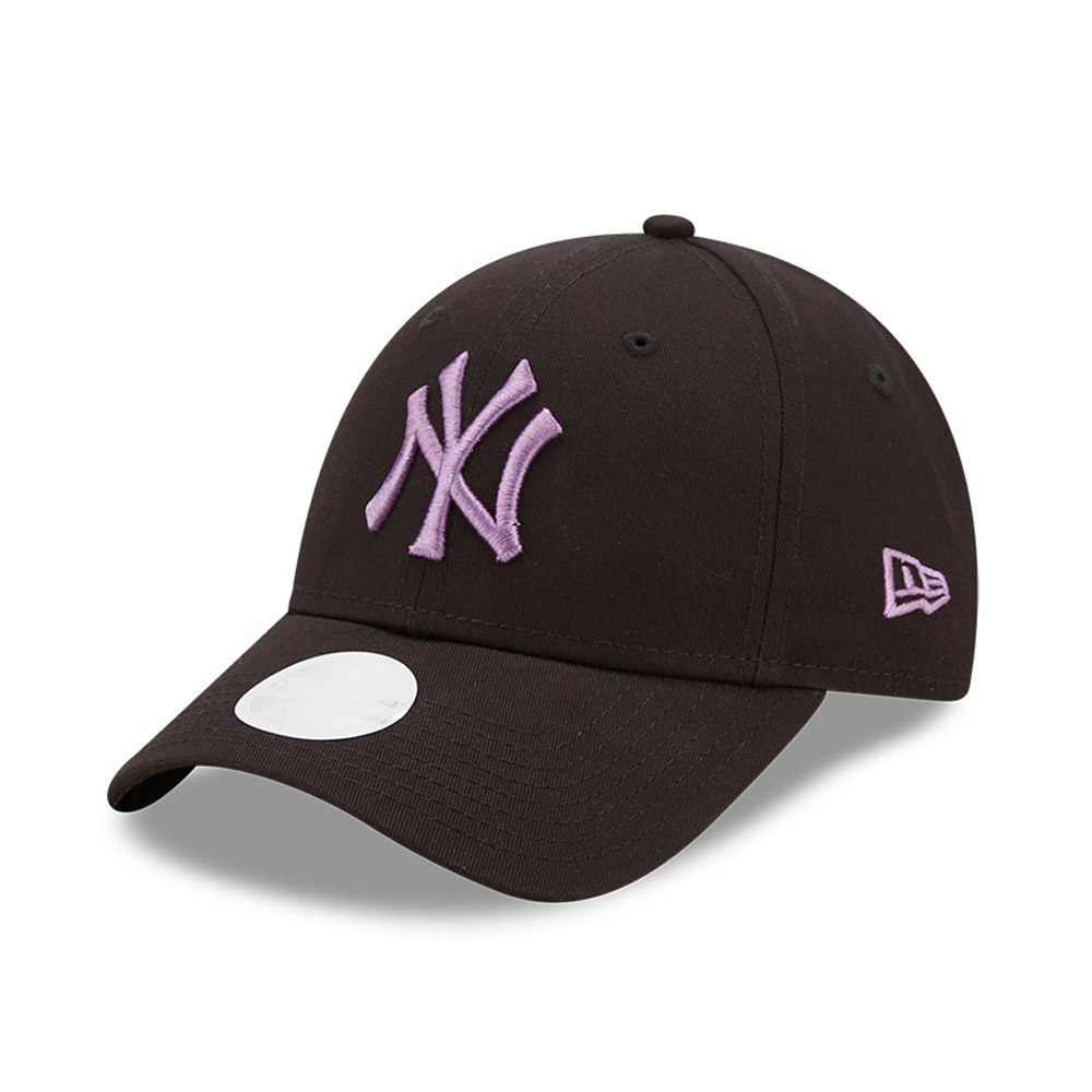 New York Yankees League Essential Womens Black 9FORTY Adjustable Cap