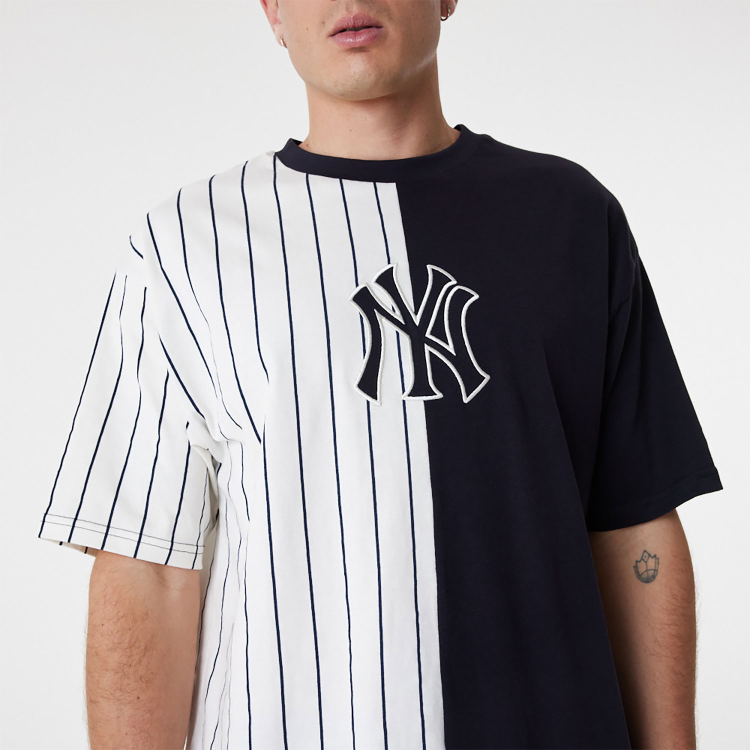 New Era Navy New York Yankees Plus Size Two-Hit Front Knot T-Shirt