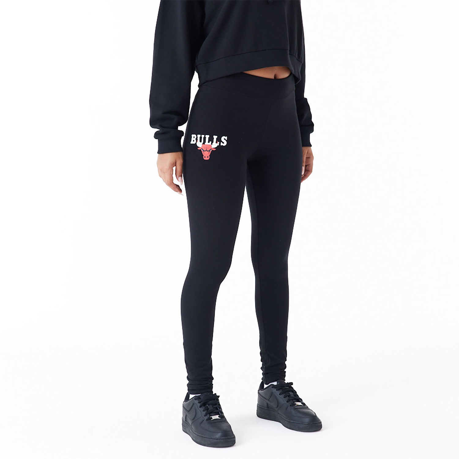 https://www.neweracap.co.uk/globalassets/products/d05_157/60435345/chicago-bulls-womens-nba-team-logo-black-leggings-60435345-left.jpg
